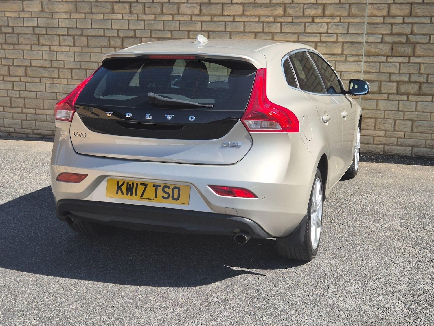 Used Volvo V40 2017 for sale - 76608910: Photo 20