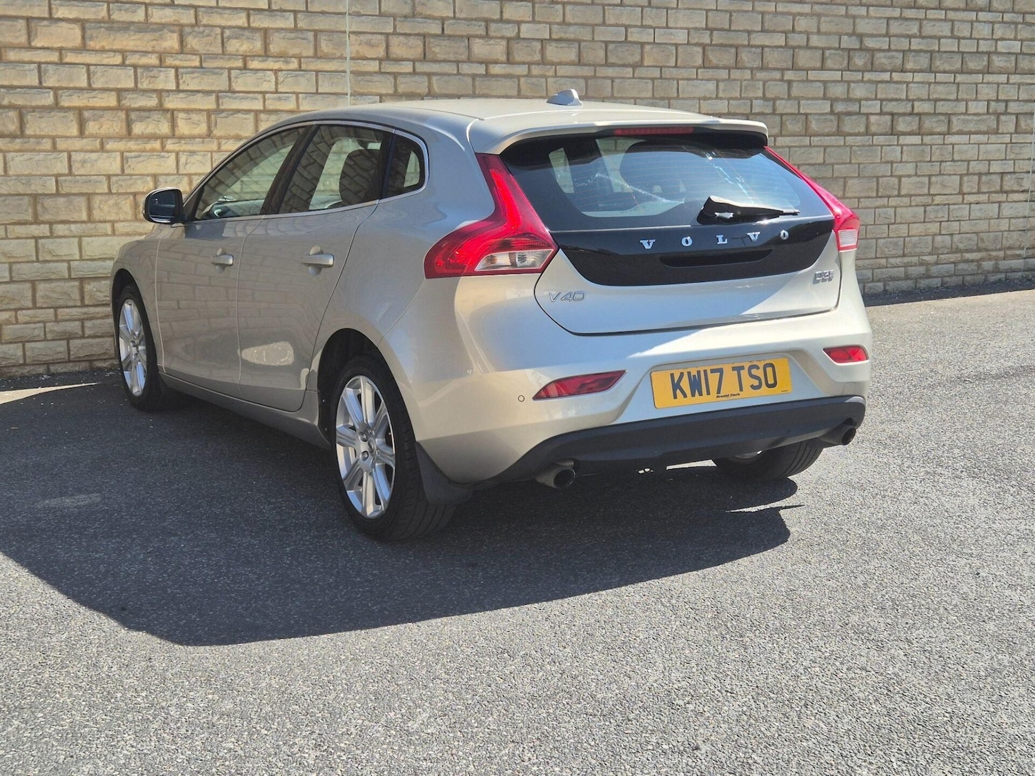 Used Volvo V40 2017 for sale - 76608910: Photo 24