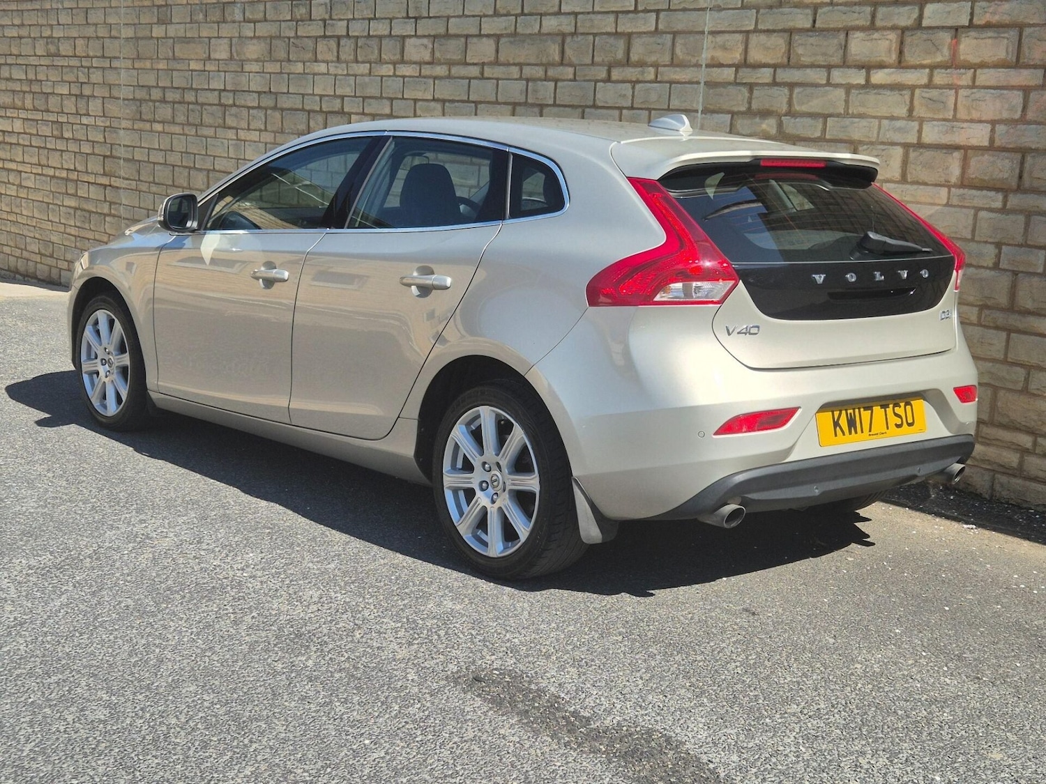 Used Volvo V40 2017 for sale - 76608910: Photo 25