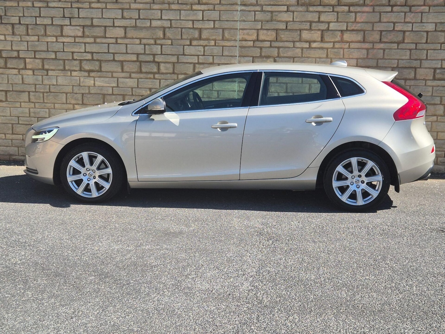 Used Volvo V40 2017 for sale - 76608910: Photo 28