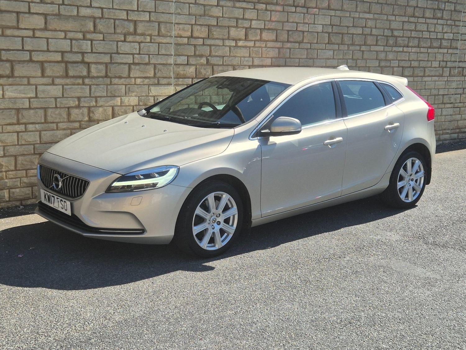 Used Volvo V40 2017 for sale - 76608910: Photo 30