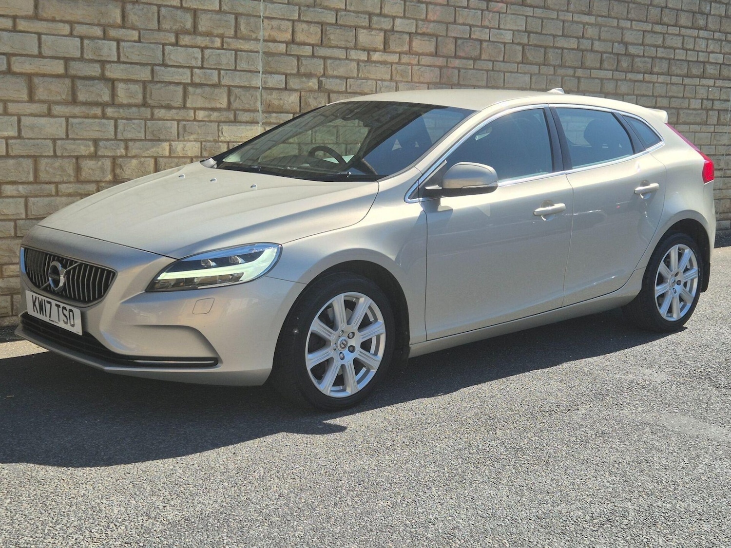 Used Volvo V40 2017 for sale - 76608910: Photo 31