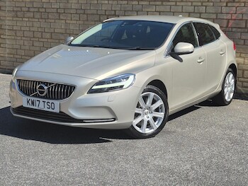 Used Volvo V40 2017 for sale - 76608910: Photo