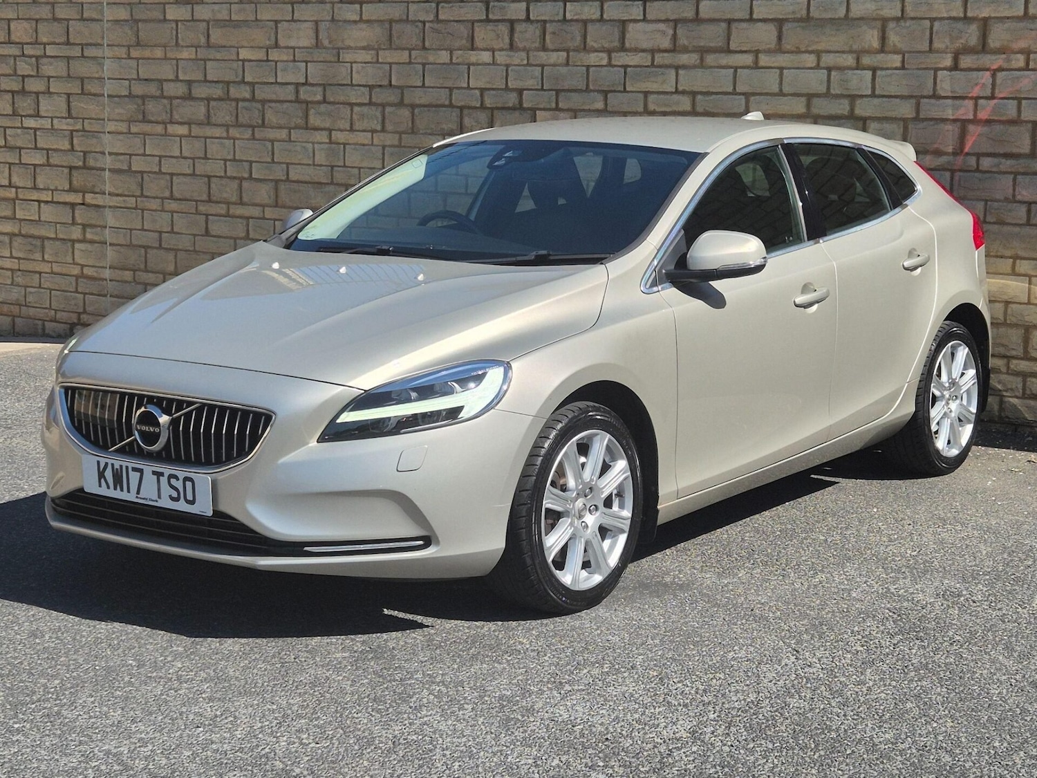 Used Volvo V40 2017 for sale - 76608910: Photo 4