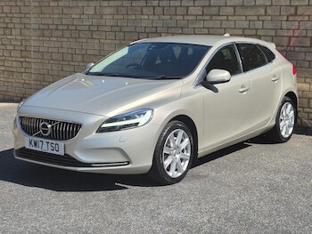 Used Volvo V40 2017 for sale - 76608910: Photo