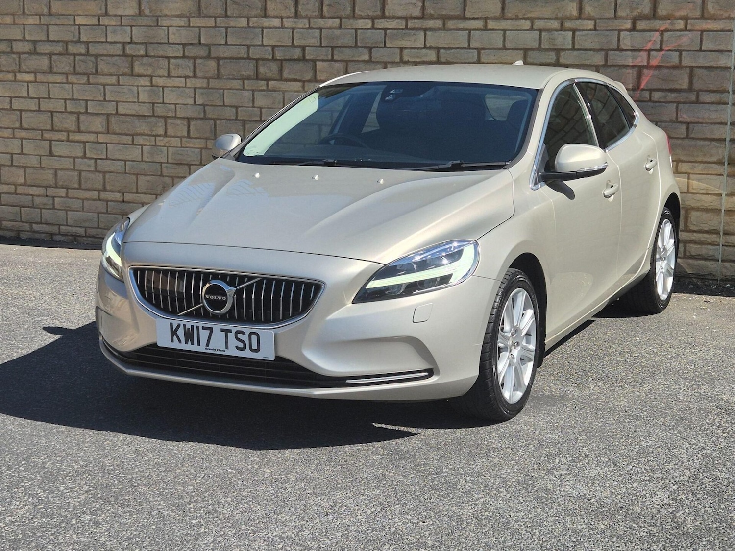 Used Volvo V40 2017 for sale - 76608910: Photo 5