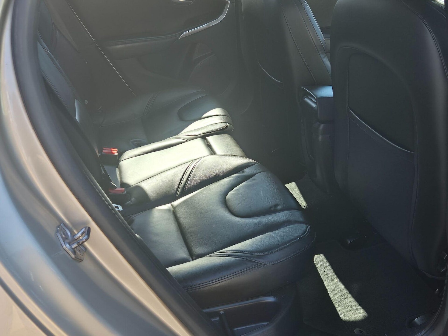 Used Volvo V40 2017 for sale - 76608910: Photo 6