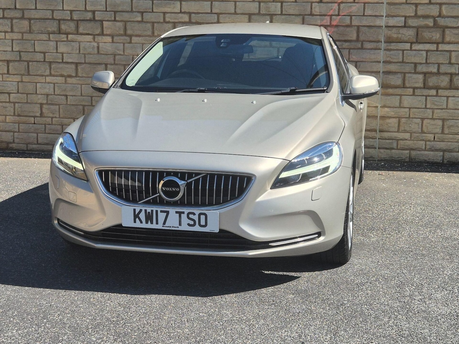 Used Volvo V40 2017 for sale - 76608910: Photo 7