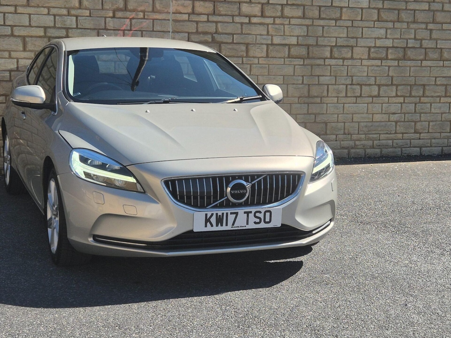 Used Volvo V40 2017 for sale - 76608910: Photo 8