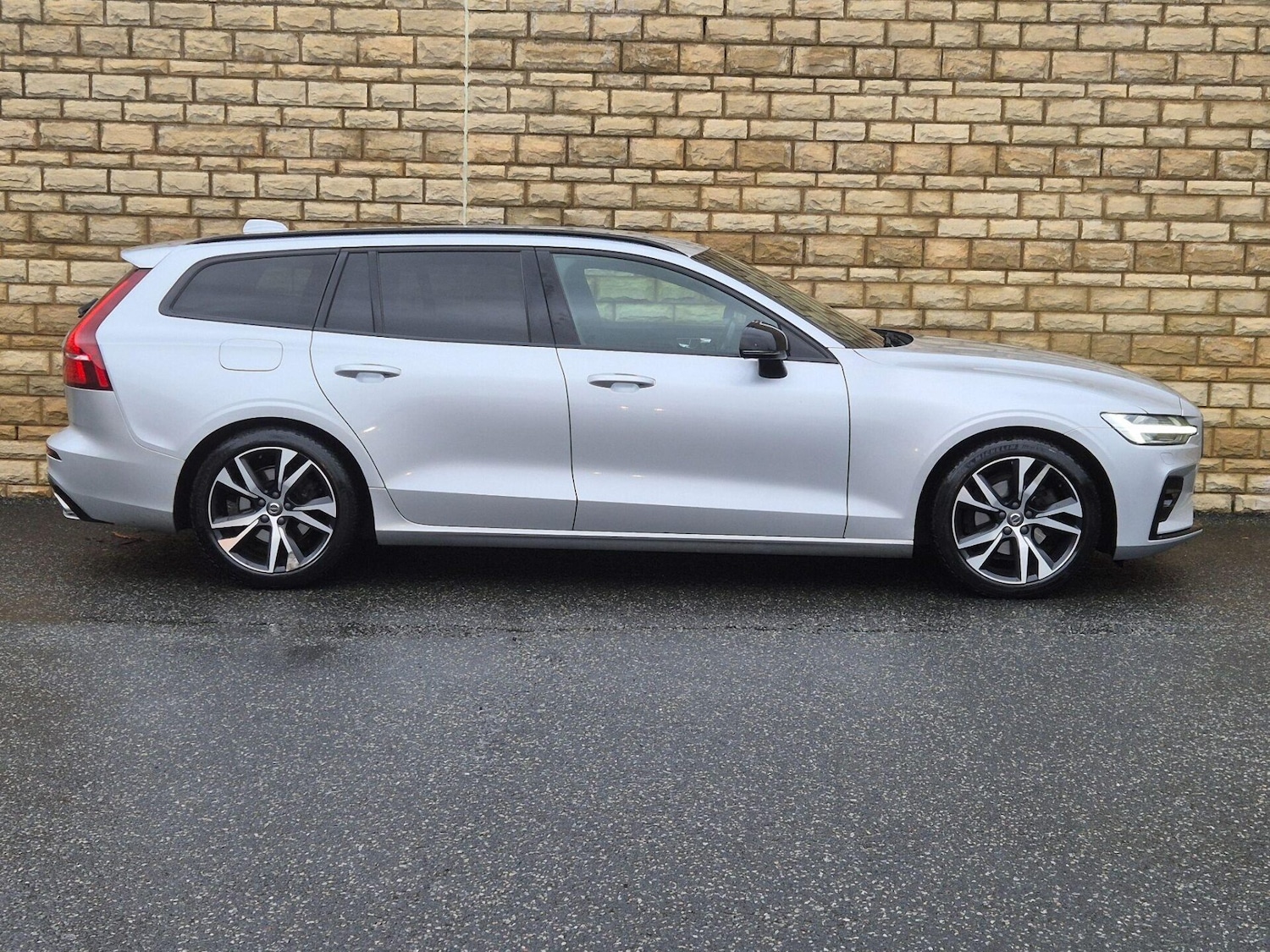 Used Volvo V60 2019 for sale - 76608909: Photo 16