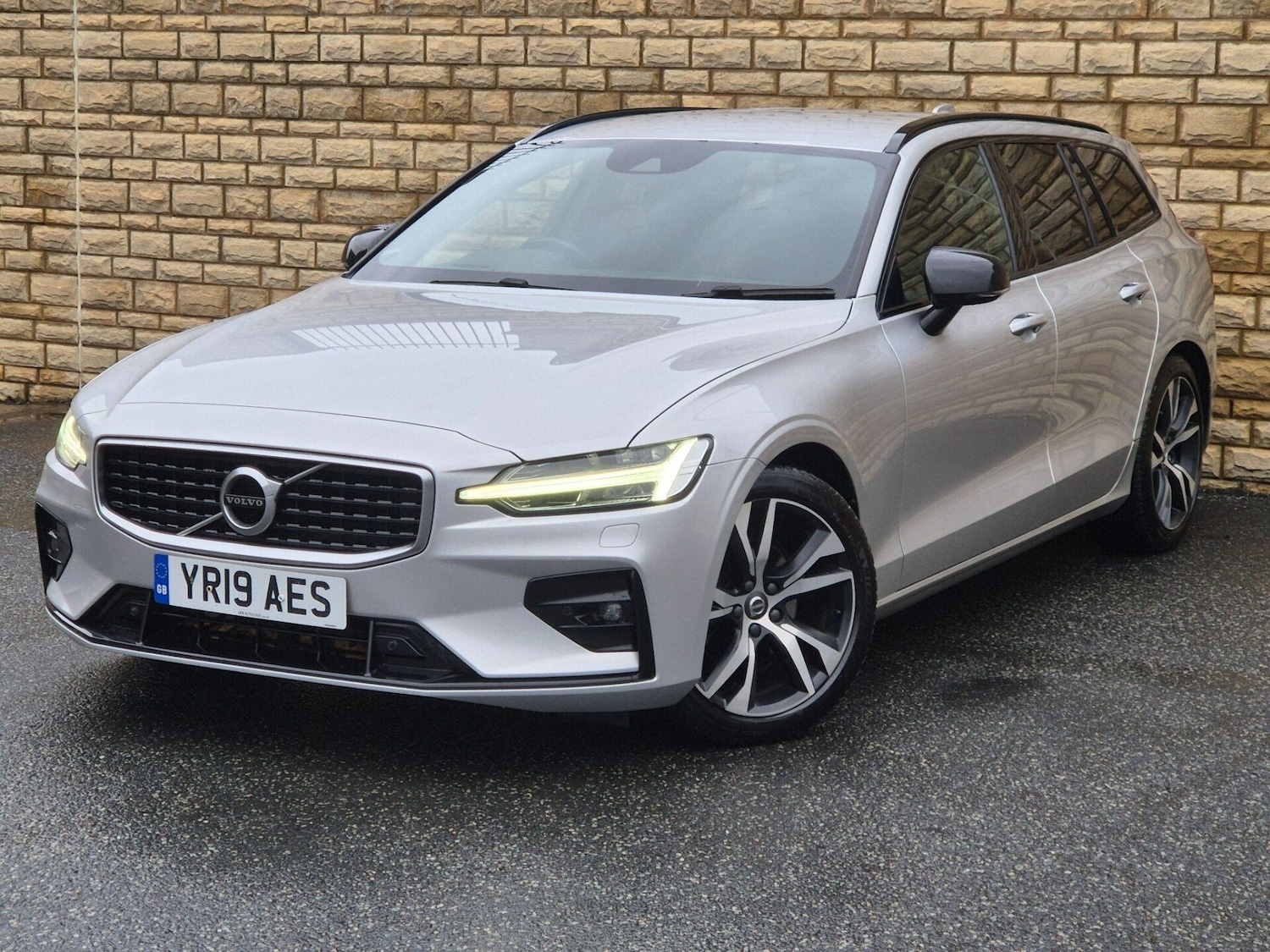 Used Volvo V60 2019 for sale - 76608909: Photo 3