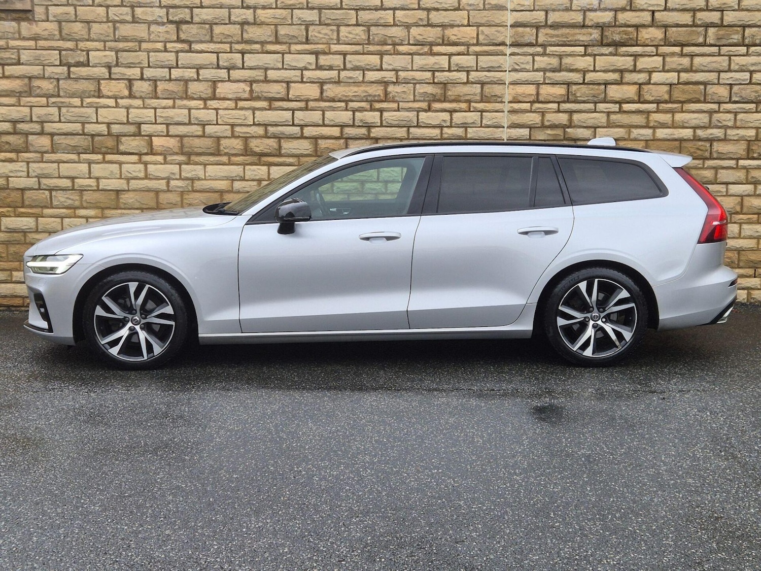 Used Volvo V60 2019 for sale - 76608909: Photo 31