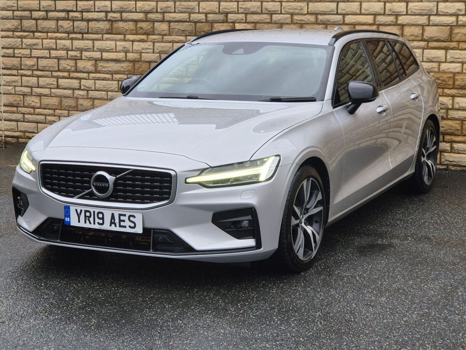 Used Volvo V60 2019 for sale - 76608909: Photo 4
