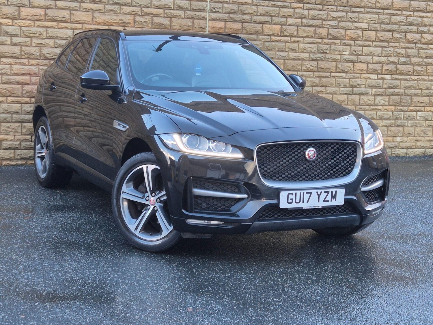 Used Jaguar F-Pace 2017 for sale - 76719456: Photo 1