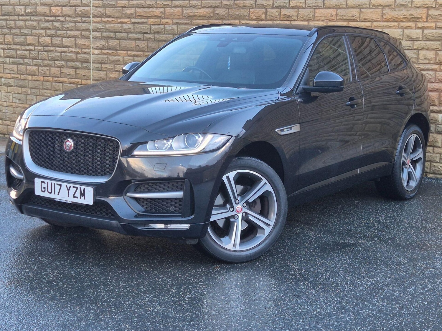 Used Jaguar F-Pace 2017 for sale - 76719456: Photo 3