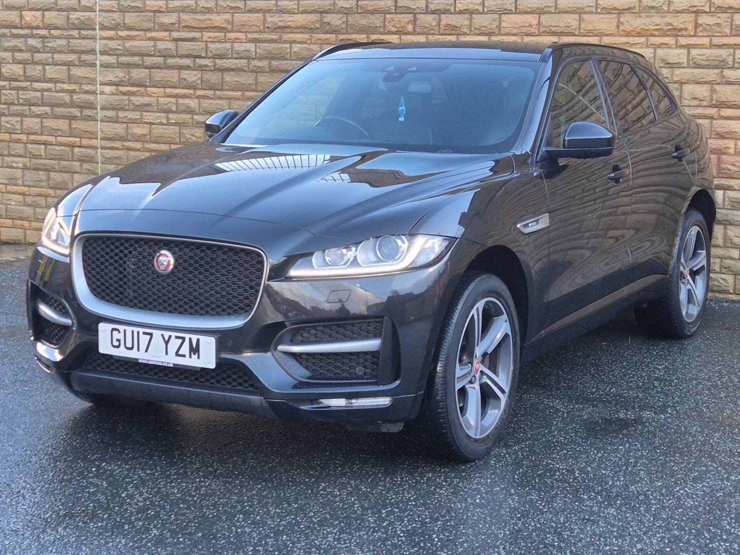 Used Jaguar F-Pace 2017 for sale - 76719456: Photo 4