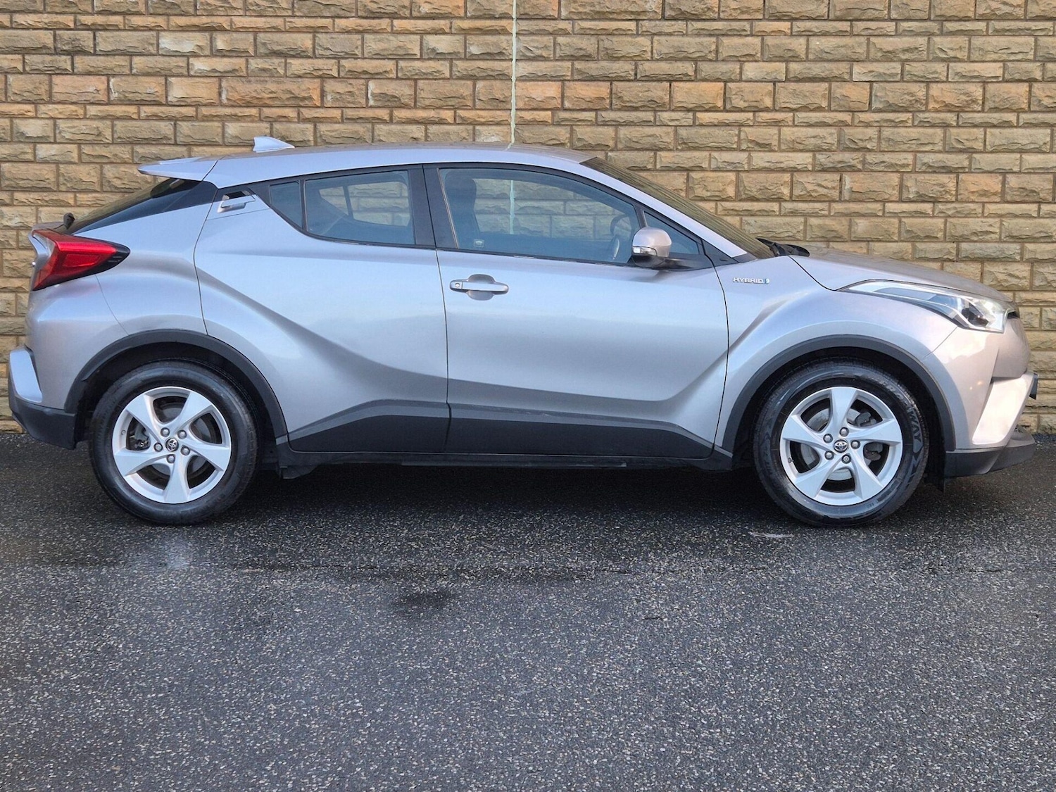 Used Toyota C-HR 2018 for sale - 76734656: Photo 15