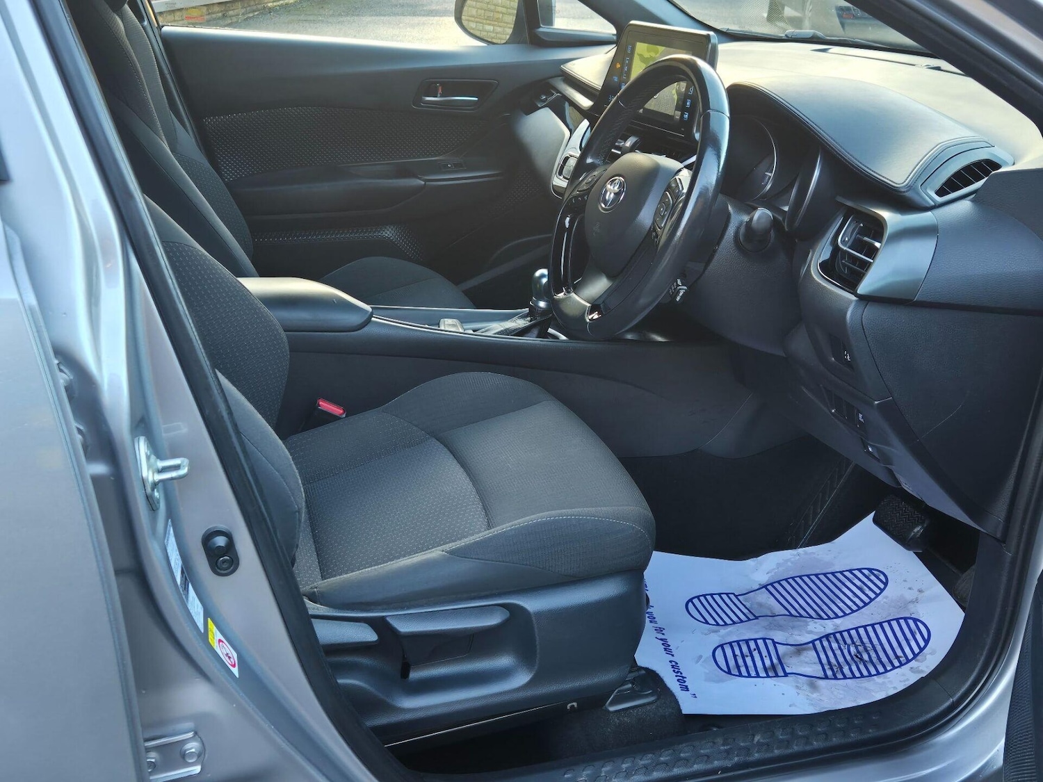 Used Toyota C-HR 2018 for sale - 76734656: Photo 2