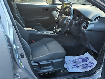 Used Toyota C-HR 2018 for sale - 76734656: Photo