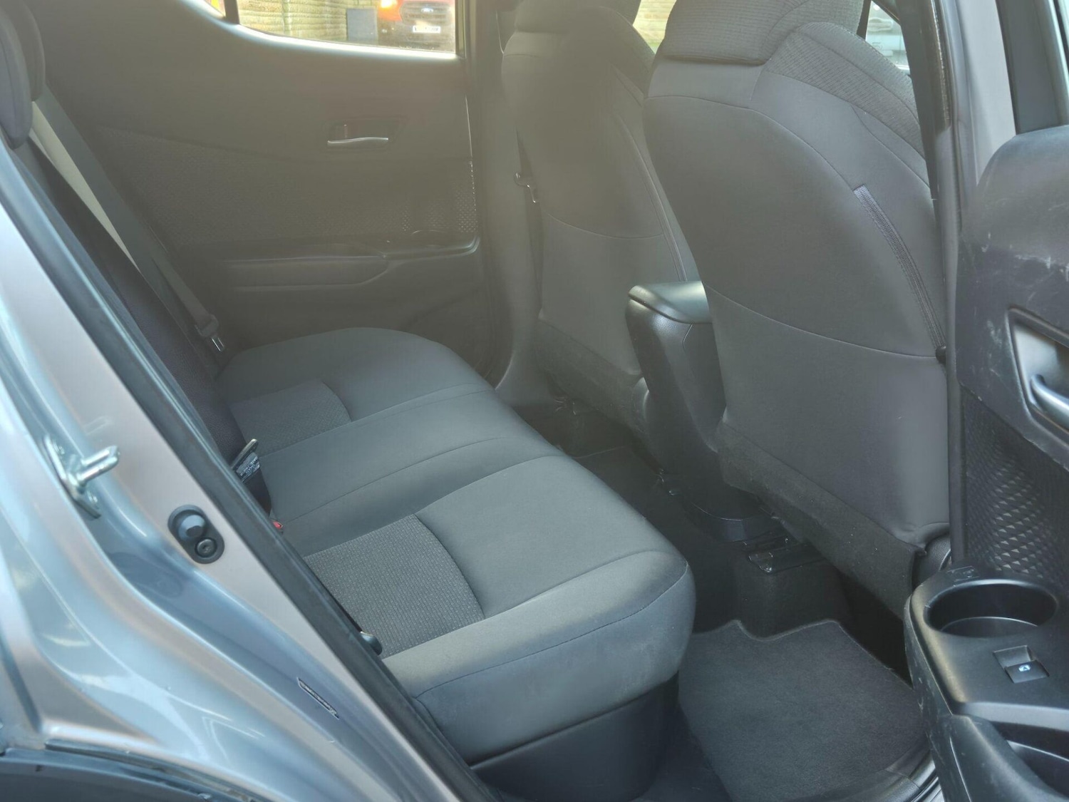 Used Toyota C-HR 2018 for sale - 76734656: Photo 6