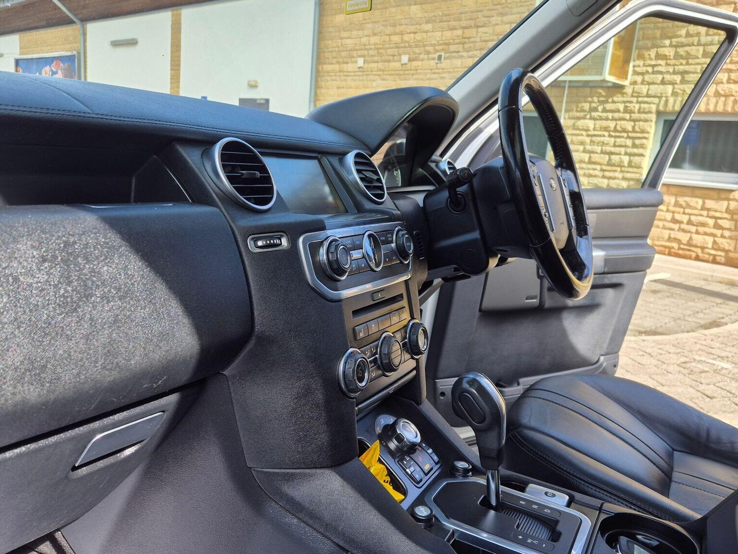 Used Land Rover Discovery 2011 for sale - 78038912: Photo 32