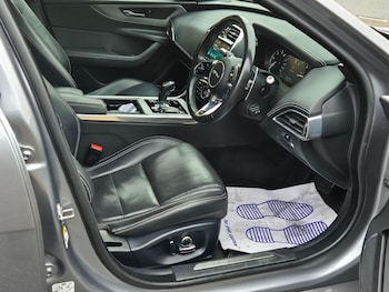 Used Jaguar XE 2019 for sale - 77391786: Photo