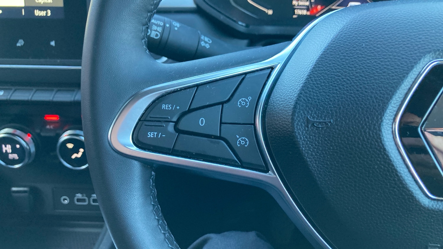 Used Renault Captur 2024 for sale - 76738671: Photo 32