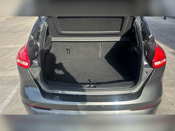 Used Ford Focus 2017 for sale - 76233083: Photo 4