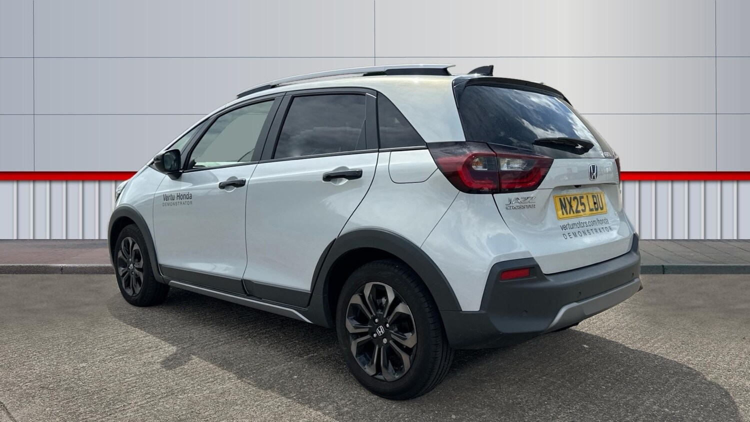 2025 Honda Jazz 1.5 i-MMD Hybrid Crosstar Advance 5dr eCVT Hybrid Hatchback Hatc - Picture 2 of 24