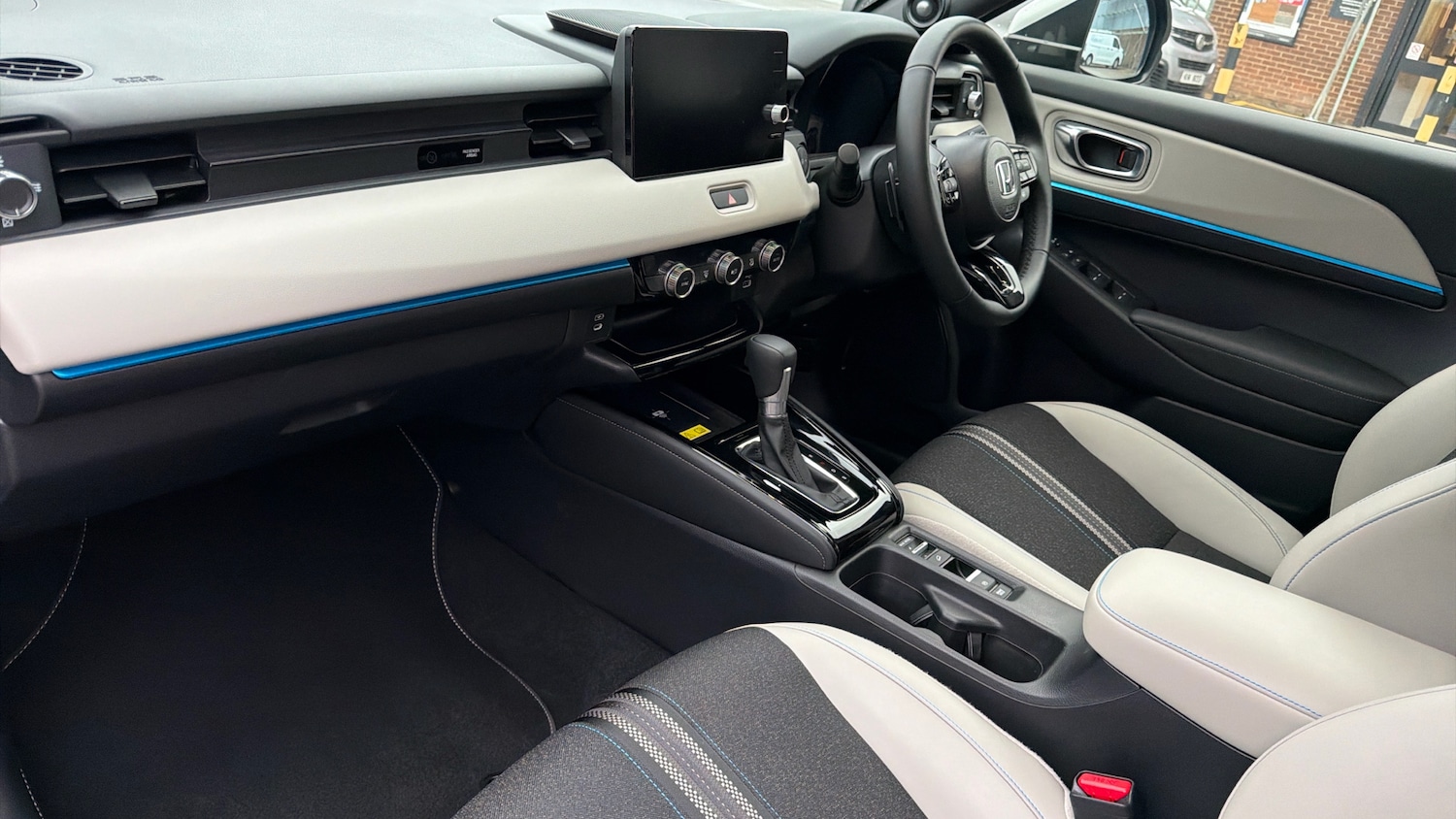 Used Honda HR-V 2025 for sale - 76719230: Photo 2