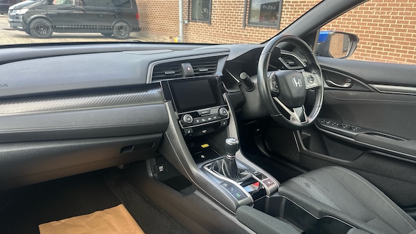 Used Honda Civic 2019 for sale - 76183161: Photo 2