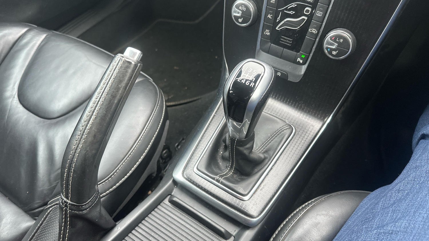 Used Volvo V40 2017 for sale - 76918137: Photo 13