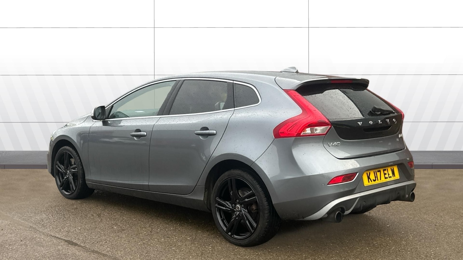 Used Volvo V40 2017 for sale - 76918137: Photo 2