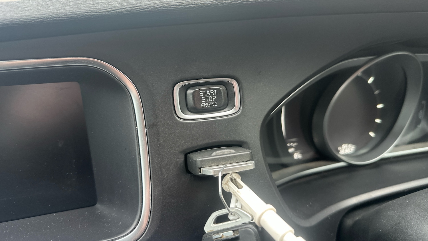 Used Volvo V40 2017 for sale - 76918137: Photo 28