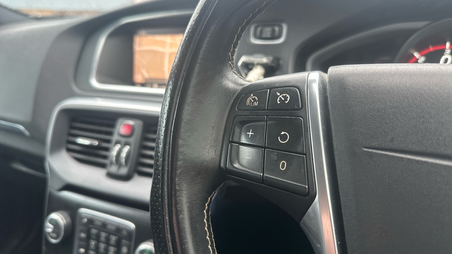 Used Volvo V40 2017 for sale - 76918137: Photo 32