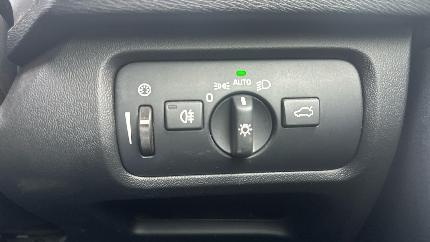 Used Volvo V40 2017 for sale - 76918137: Photo 34