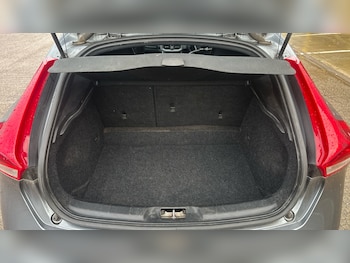 Used Volvo V40 2017 for sale - 76918137: Photo