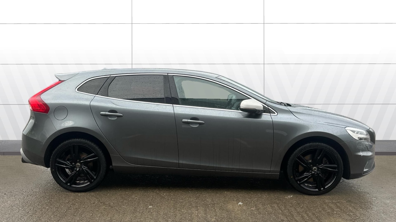 Used Volvo V40 2017 for sale - 76918137: Photo 5