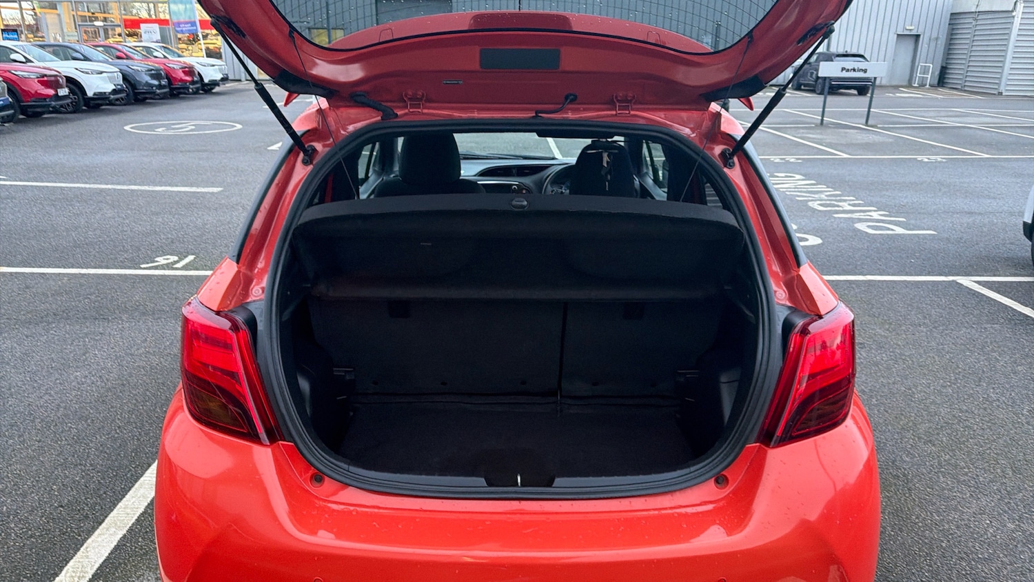 Used Toyota Yaris 2016 for sale - 76968727: Photo 4