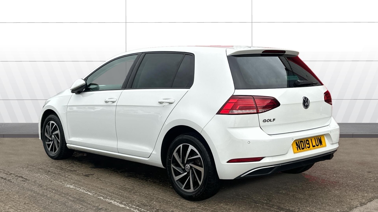 Used Volkswagen Golf 2019 for sale - 76684822: Photo 2
