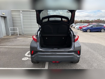 Used Toyota C-HR 2017 for sale - 79314783: Photo