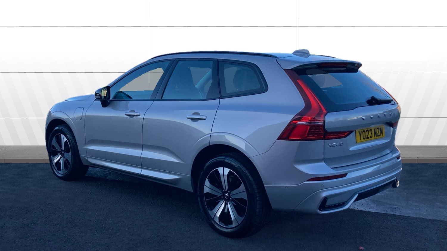 Used Volvo XC60 2023 for sale - 76882342: Photo 2