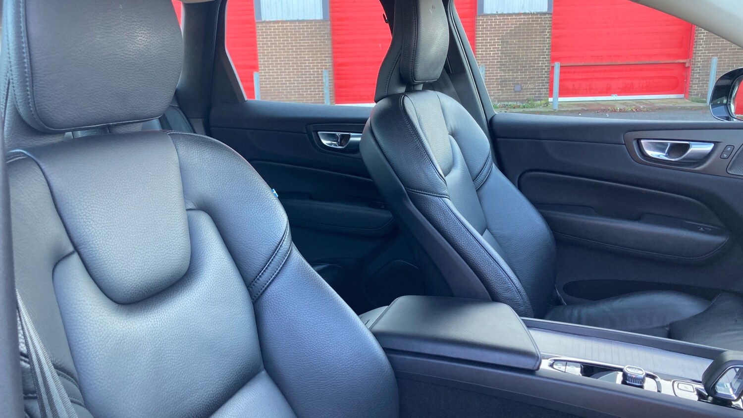 Used Volvo XC60 2023 for sale - 76882342: Photo 33