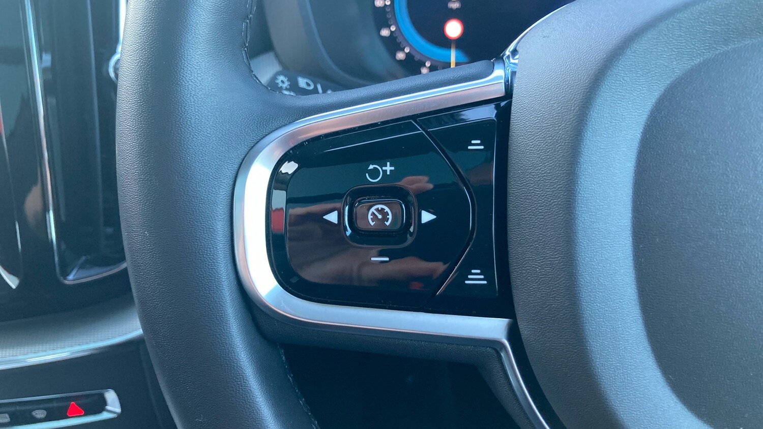 Used Volvo XC60 2023 for sale - 76882342: Photo 41