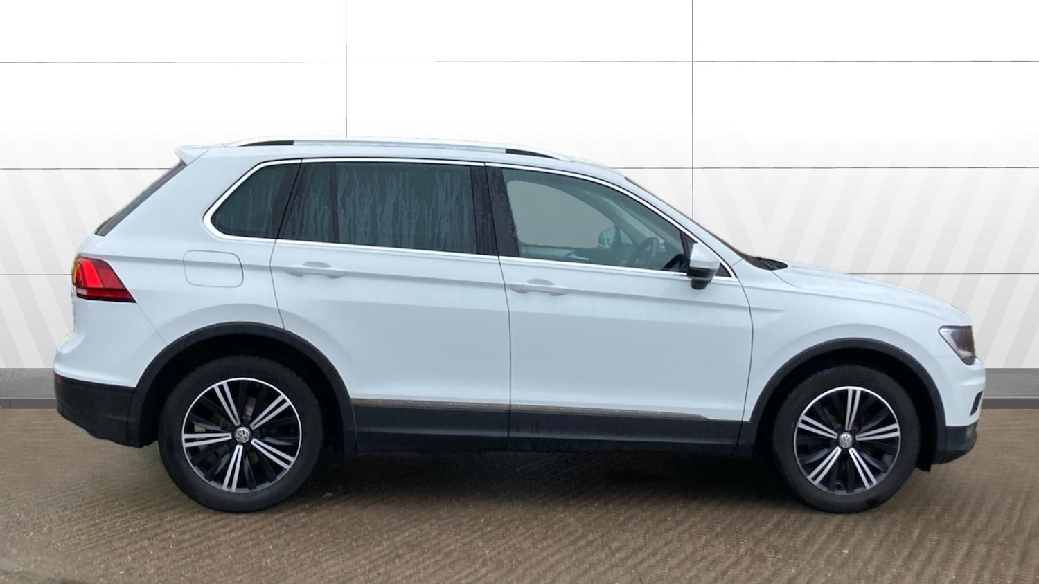 Used Volkswagen Tiguan 2018 for sale - 76545238: Photo 5