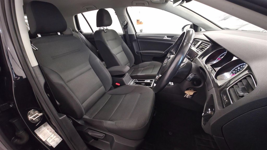 Used Volkswagen Golf 2018 for sale - 77903180: Photo 2