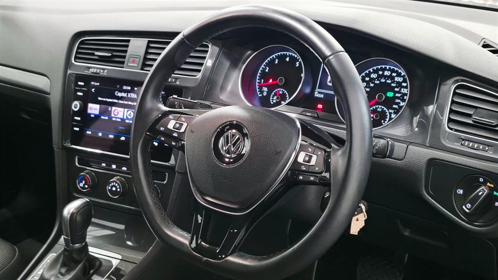 Used Volkswagen Golf 2017 for sale - 77903181: Photo 2