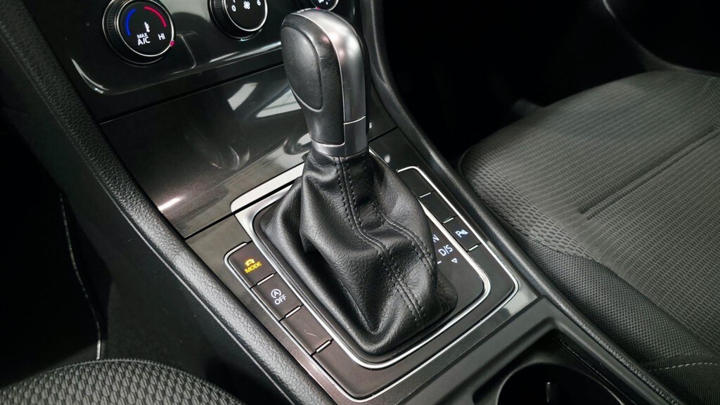 Used Volkswagen Golf 2017 for sale - 77903181: Photo 35