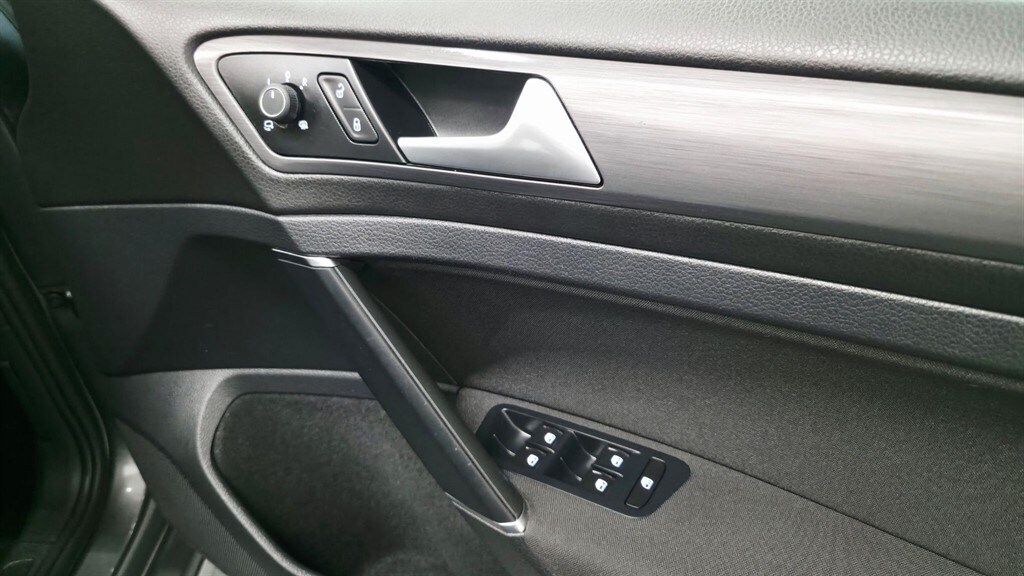 Used Volkswagen Golf 2017 for sale - 77903181: Photo 8