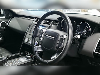 Used Land Rover Discovery 2018 for sale - 77218159: Photo